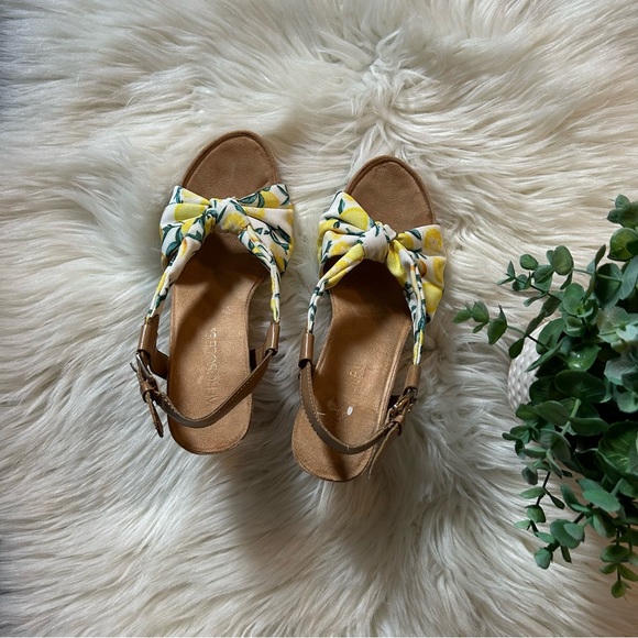 Aerosoles Lemon Print Wedges Shoes - Picture 9 of 10